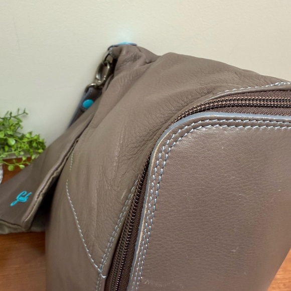 GABS Crossbody Messager Bag  Made In ITALY Gray soft  Leather EUC - Picture 7 of 16